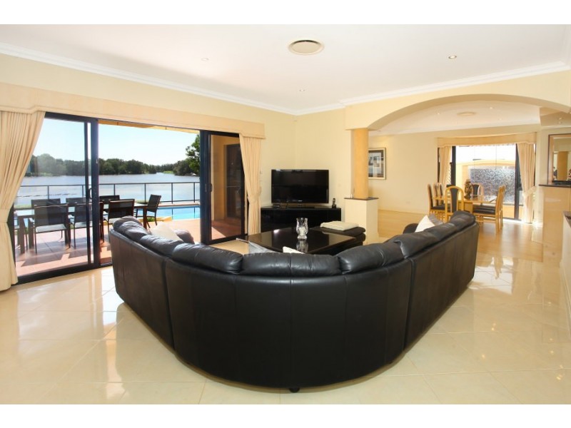 3 St Martin Place, Clear Island Waters QLD 4226