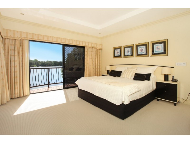 3 St Martin Place, Clear Island Waters QLD 4226