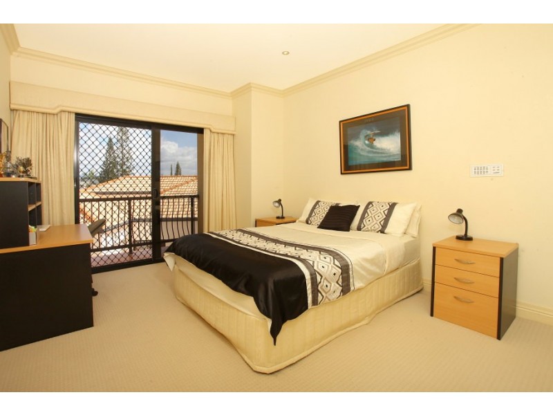 3 St Martin Place, Clear Island Waters QLD 4226