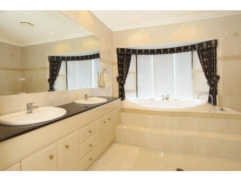 3 St Martin Place, Clear Island Waters QLD 4226