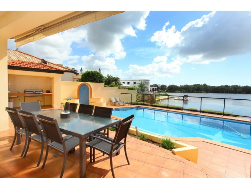 3 St Martin Place, Clear Island Waters QLD 4226