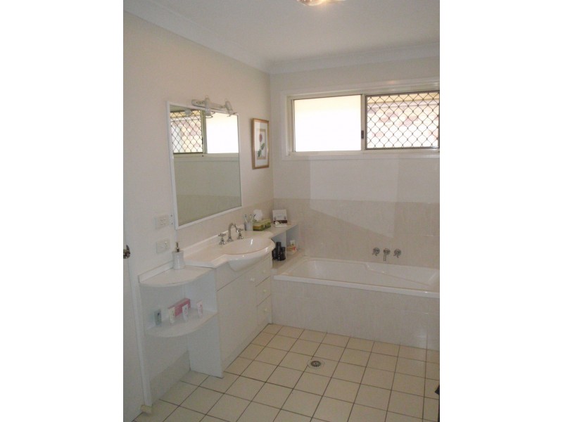 248 Christine Avenue, Burleigh Waters QLD 4220