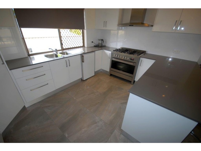 6 Federal Place, Robina QLD 4226