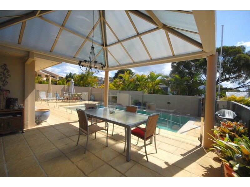 6 Federal Place, Robina QLD 4226