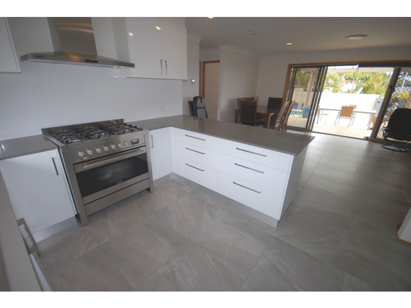 6 Federal Place, Robina QLD 4226