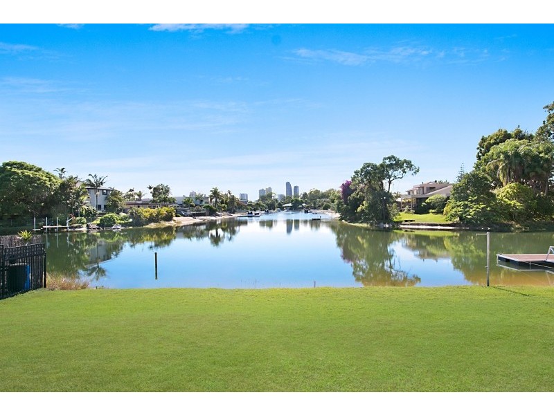 9 Bermuda Street, Broadbeach Waters QLD 4218