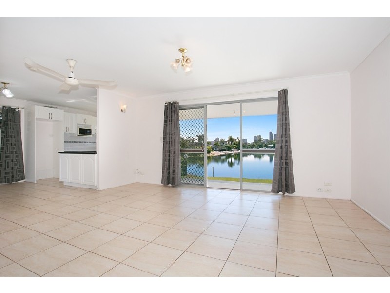 9 Bermuda Street, Broadbeach Waters QLD 4218