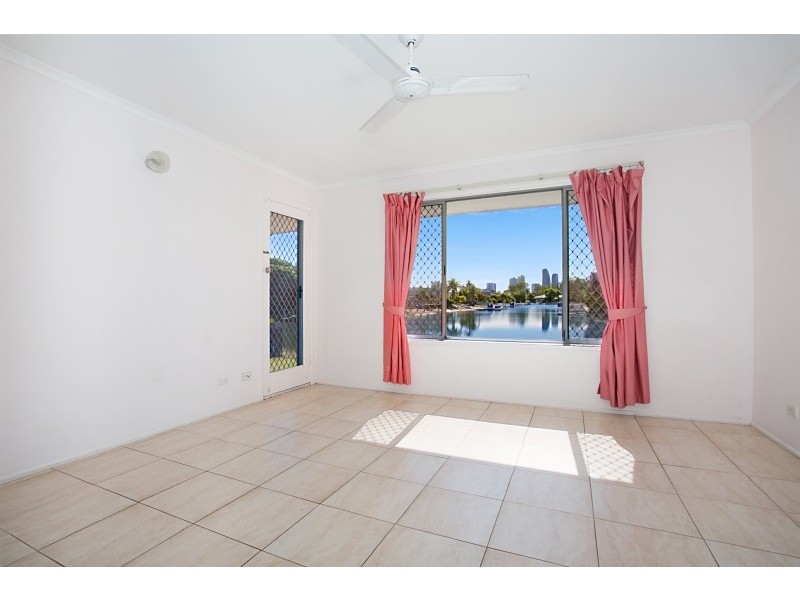 9 Bermuda Street, Broadbeach Waters QLD 4218