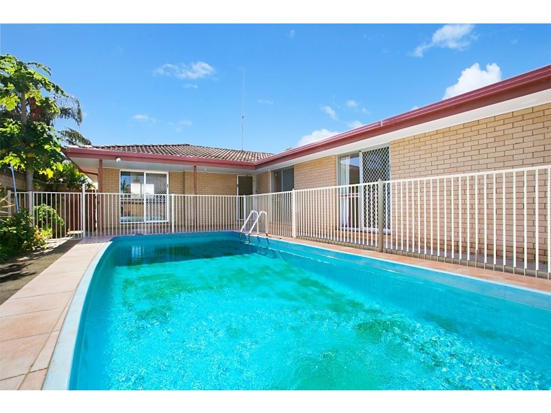 9 Bermuda Street, Broadbeach Waters QLD 4218