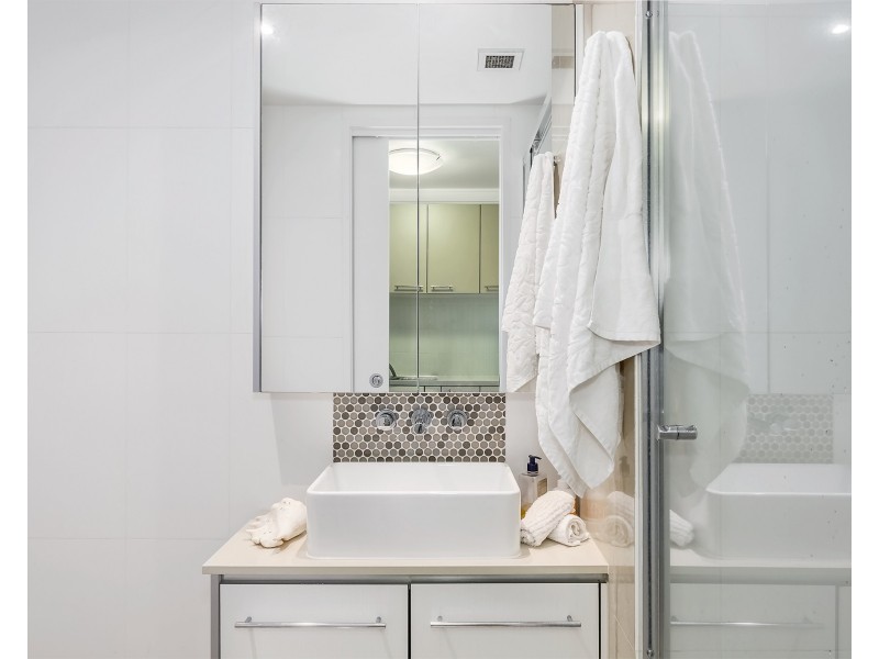 16/3030 The Boulevard, Carrara QLD 4211