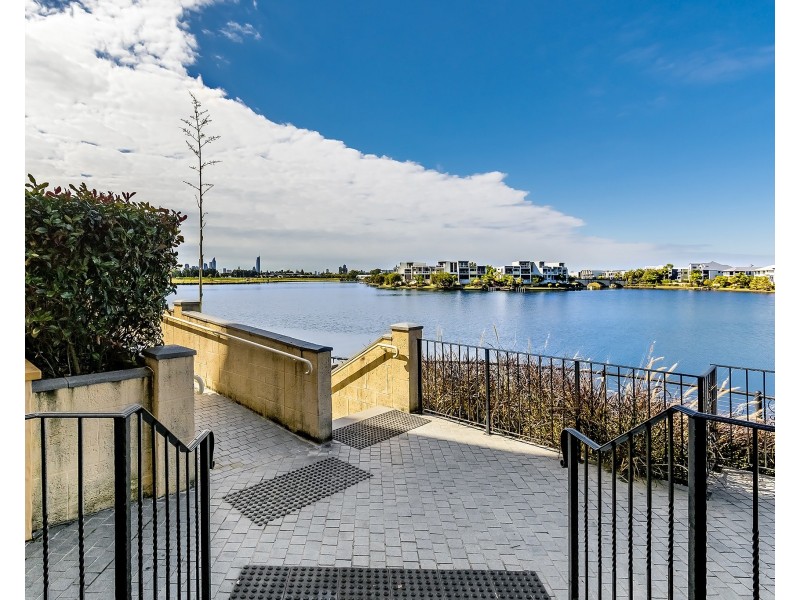16/3030 The Boulevard, Carrara QLD 4211