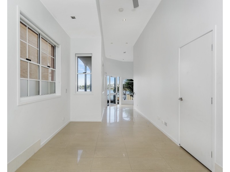 16/3030 The Boulevard, Carrara QLD 4211
