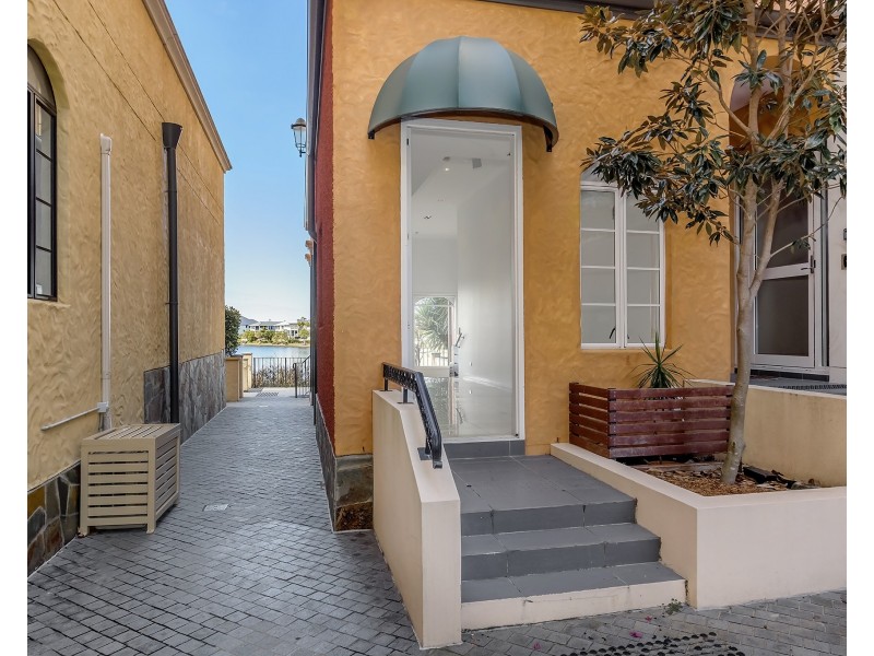16/3030 The Boulevard, Carrara QLD 4211