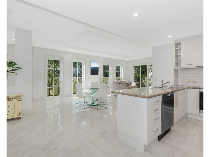 4/42-44 Brighton Parade, Southport QLD 4215