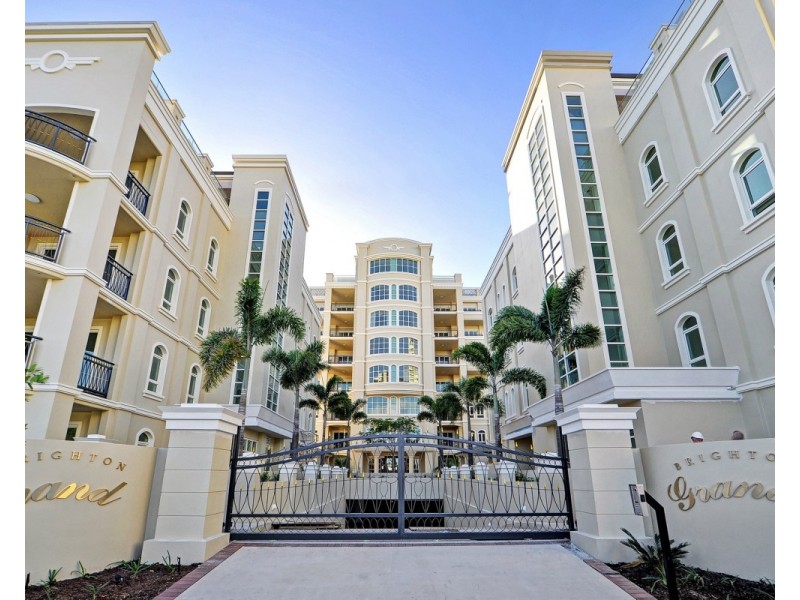 4/42-44 Brighton Parade, Southport QLD 4215