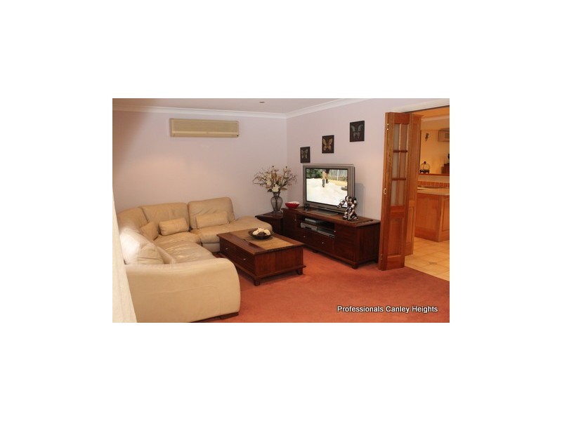 22 Tuncurry Street, Bossley Park NSW 2176