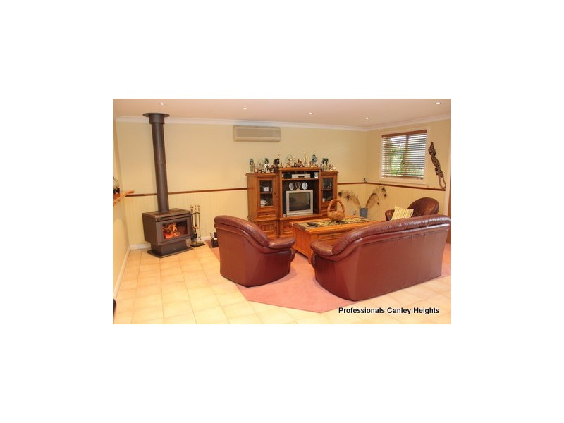 22 Tuncurry Street, Bossley Park NSW 2176