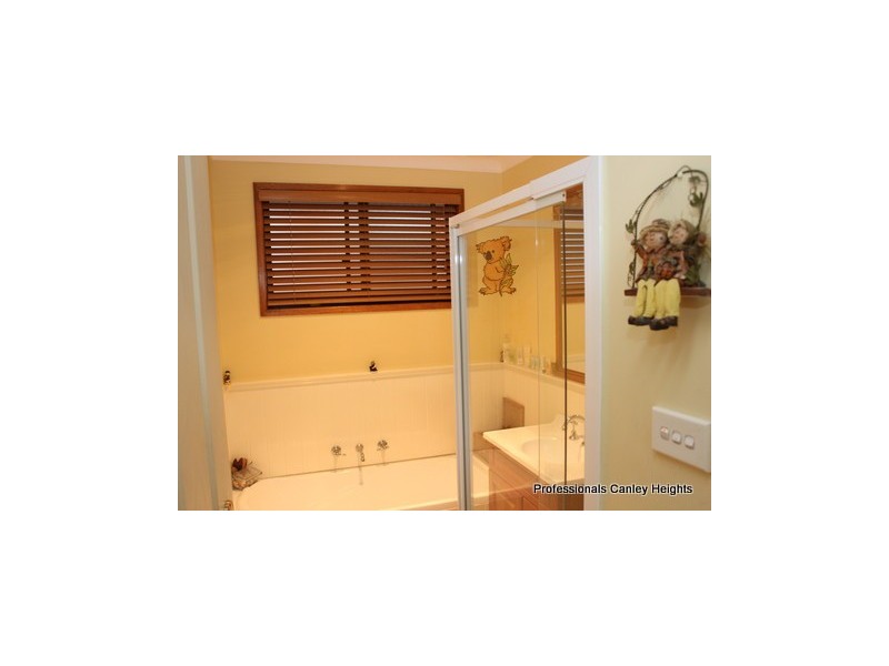 22 Tuncurry Street, Bossley Park NSW 2176