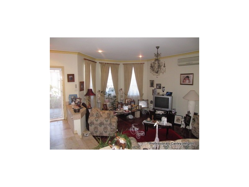 83a Lindeman Crescent, Green Valley NSW 2168