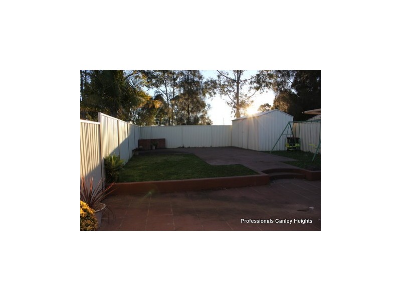 7B Lorikeet Crescent, Green Valley NSW 2168