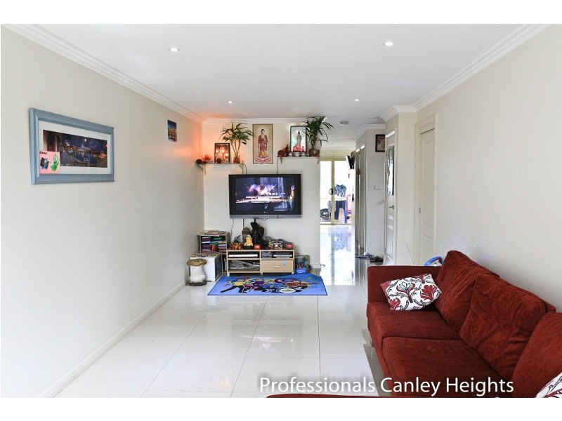 6A Foxlow Street, Canley Heights NSW 2166
