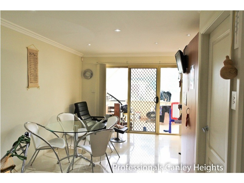 6A Foxlow Street, Canley Heights NSW 2166