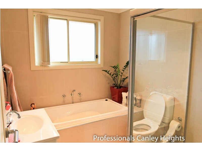 6A Foxlow Street, Canley Heights NSW 2166