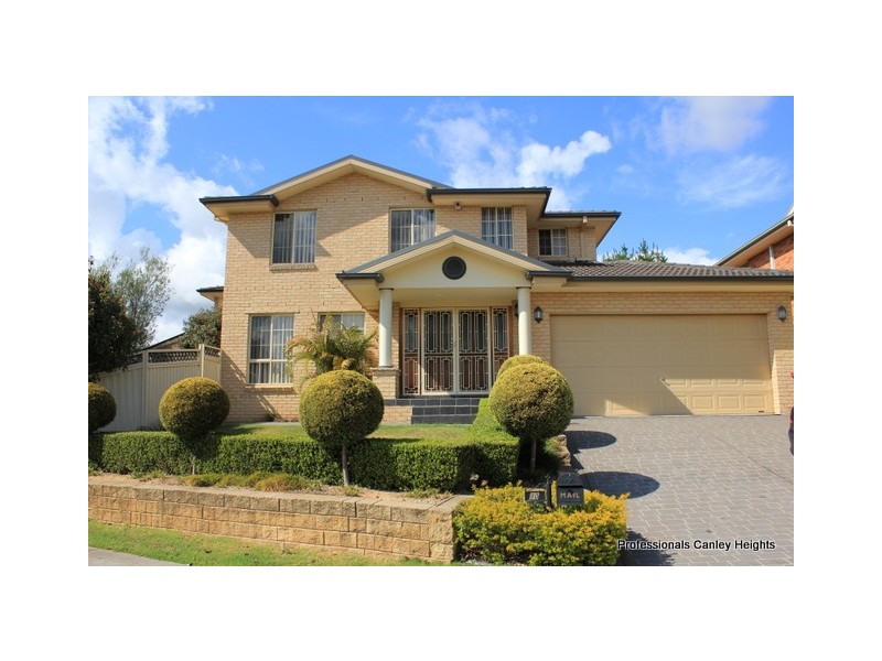 80 Greenway Drive, West Hoxton NSW 2171