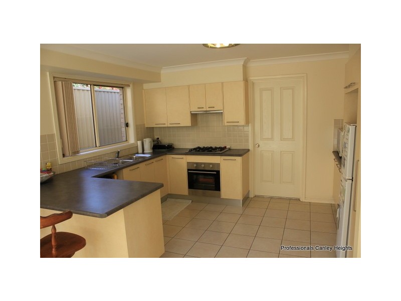 80 Greenway Drive, West Hoxton NSW 2171