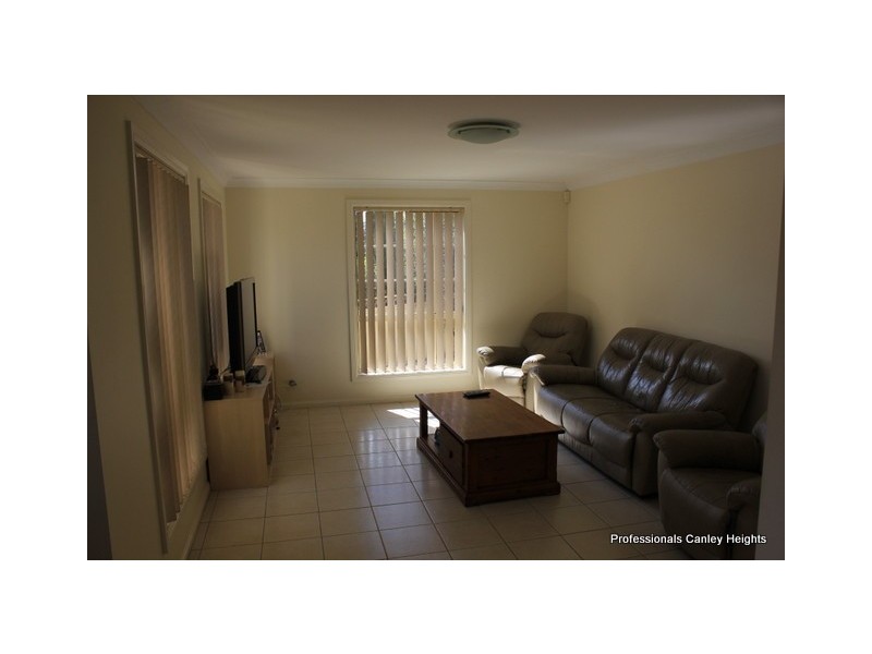 80 Greenway Drive, West Hoxton NSW 2171