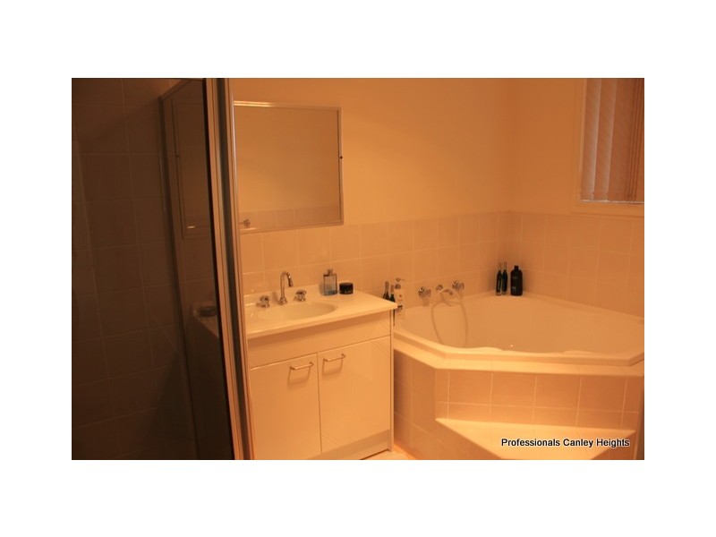 80 Greenway Drive, West Hoxton NSW 2171