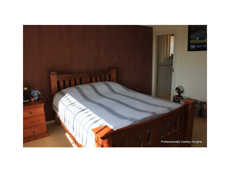 80 Greenway Drive, West Hoxton NSW 2171