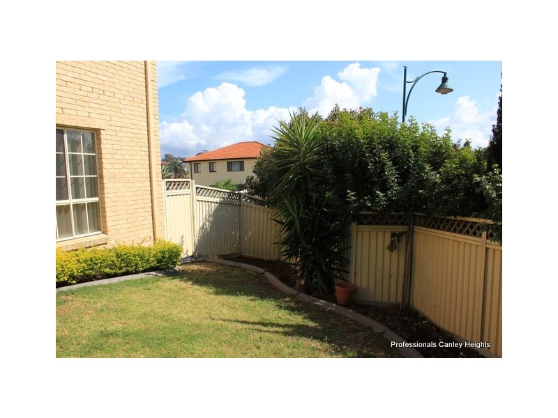80 Greenway Drive, West Hoxton NSW 2171