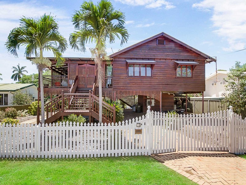 35 Lagoon Crescent, Saunders Beach QLD 4818