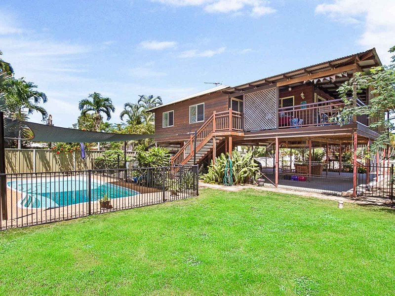 35 Lagoon Crescent, Saunders Beach QLD 4818