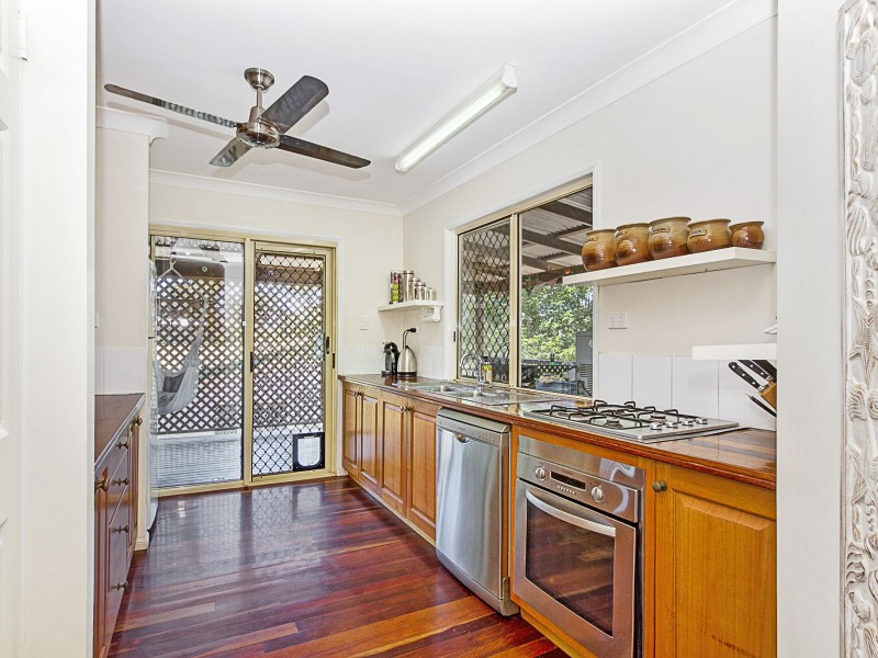35 Lagoon Crescent, Saunders Beach QLD 4818