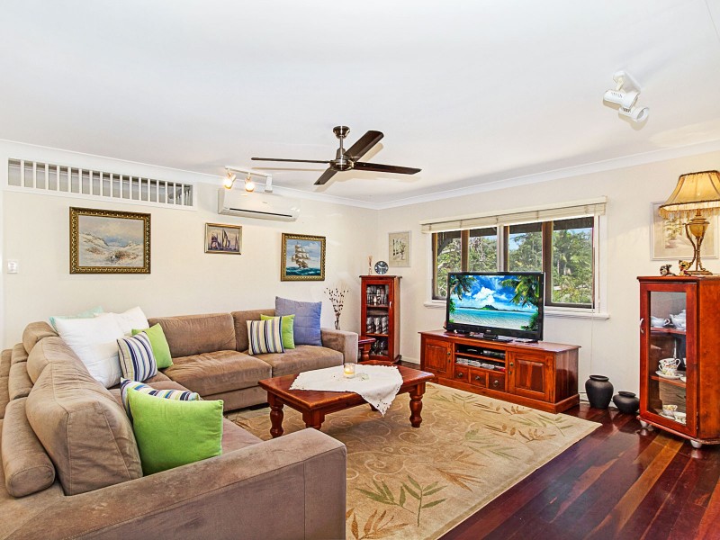 35 Lagoon Crescent, Saunders Beach QLD 4818