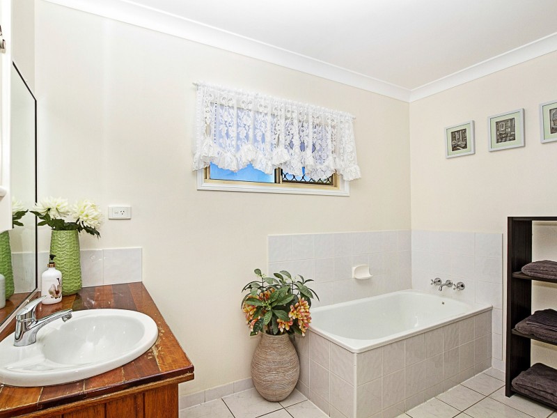 35 Lagoon Crescent, Saunders Beach QLD 4818