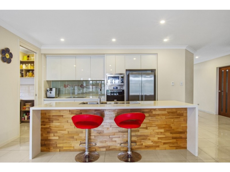 8 Saba Street, Burdell QLD 4818