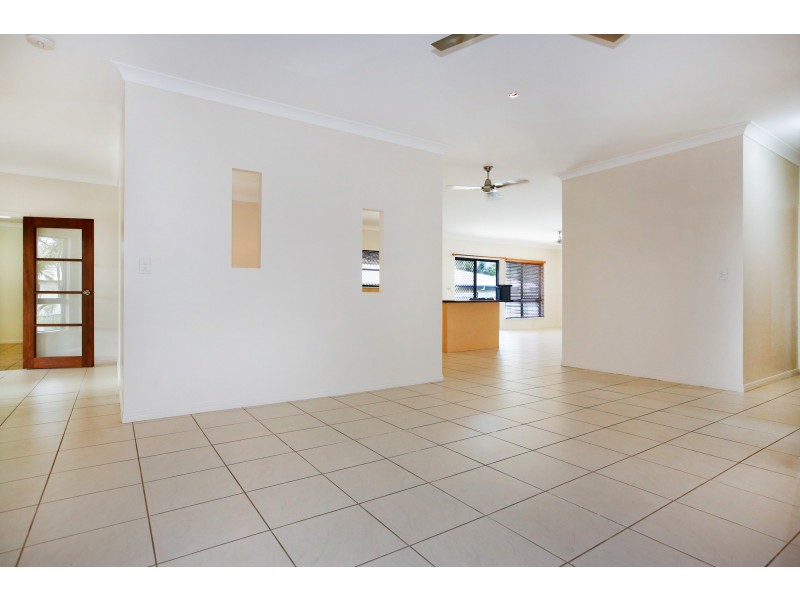 8 Bathurst Way, Mount Louisa QLD 4814