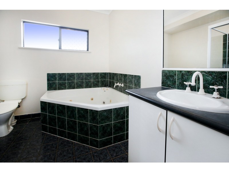 8 Bathurst Way, Mount Louisa QLD 4814