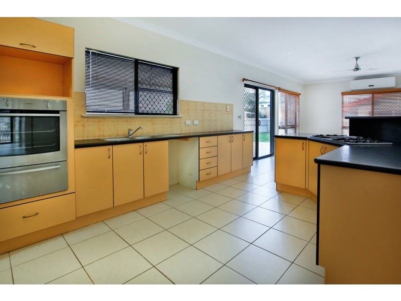 8 Bathurst Way, Mount Louisa QLD 4814