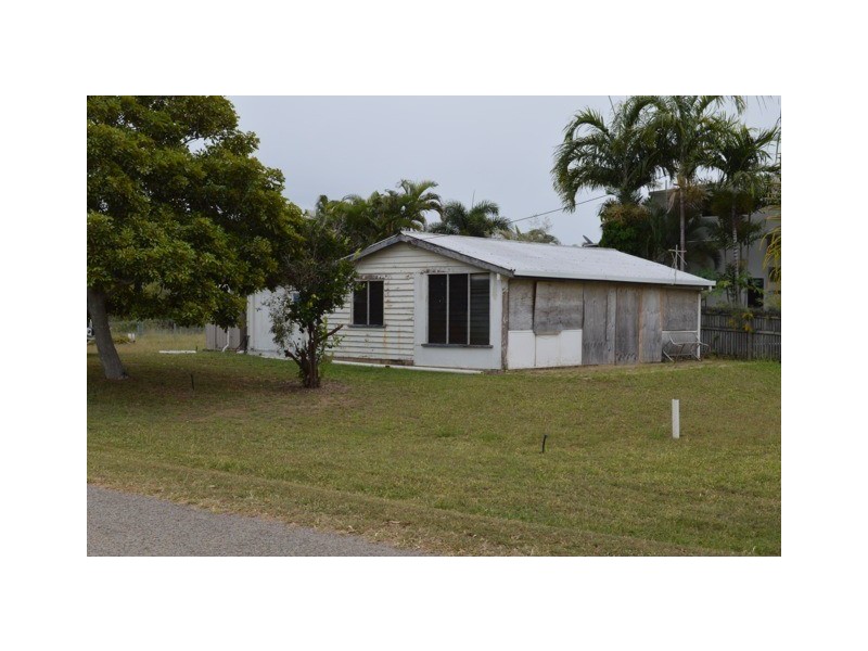 23 The Esplanade, Balgal Beach QLD 4816