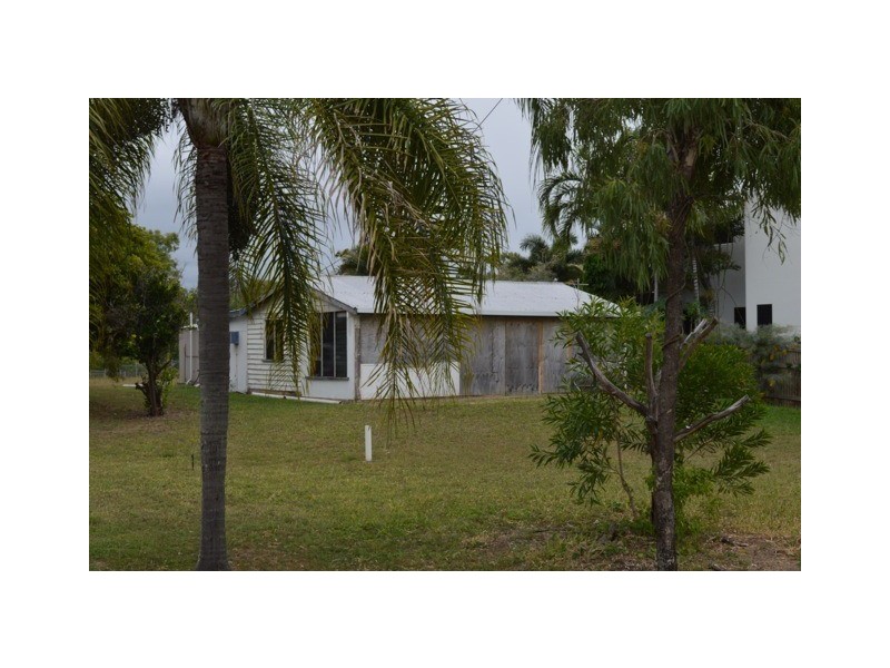 23 The Esplanade, Balgal Beach QLD 4816