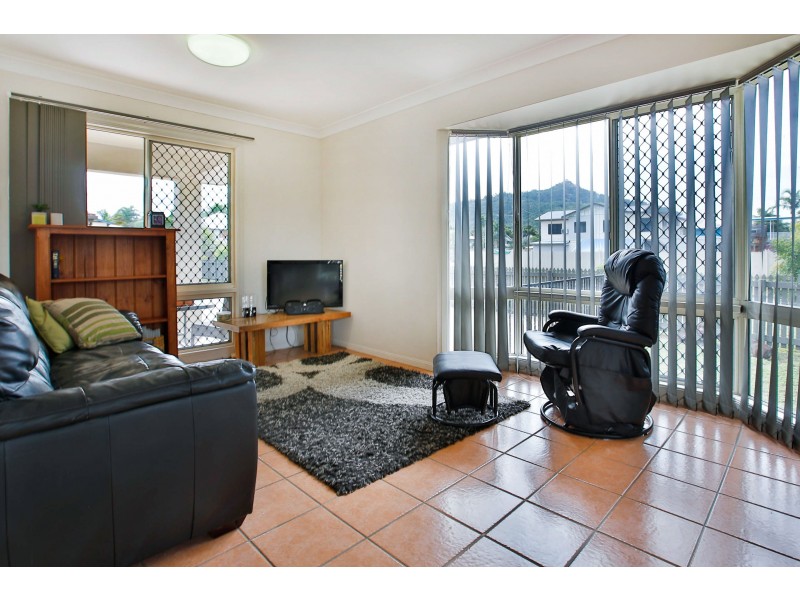 18 Tuffley Street, West End QLD 4810