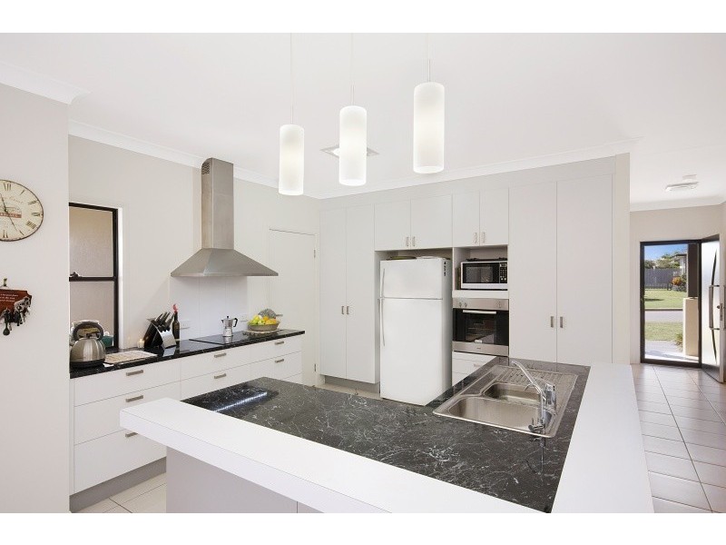 16 Rattray Street, Bushland Beach QLD 4818