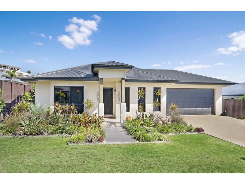 16 Rattray Street, Bushland Beach QLD 4818