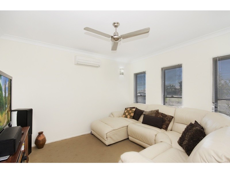 16 Rattray Street, Bushland Beach QLD 4818