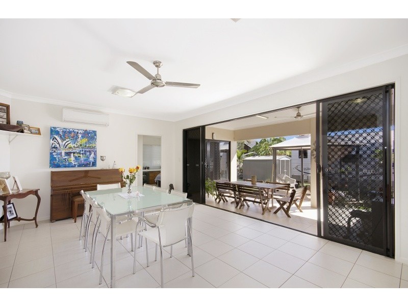 16 Rattray Street, Bushland Beach QLD 4818