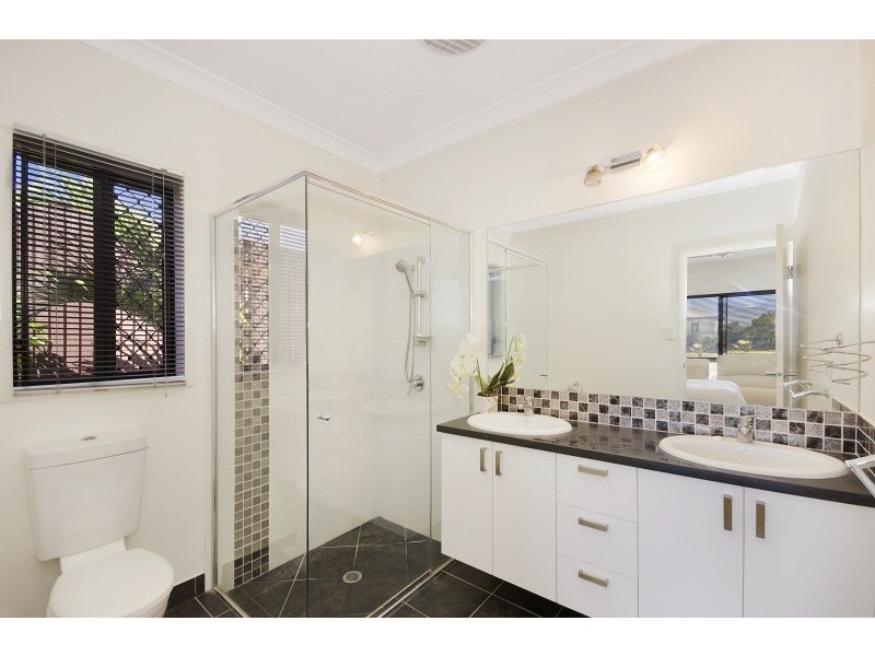 16 Rattray Street, Bushland Beach QLD 4818